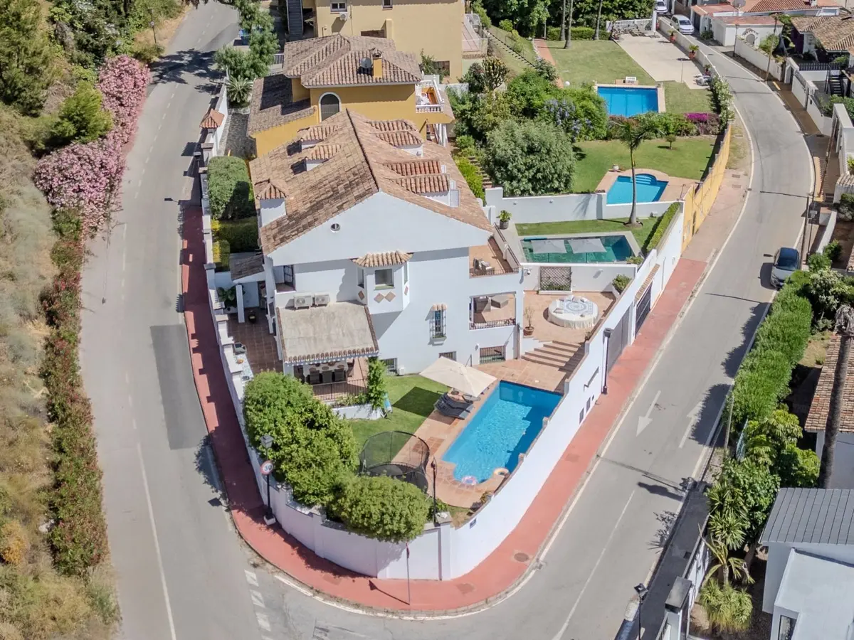 Detached Villa in Nueva Andalucía
