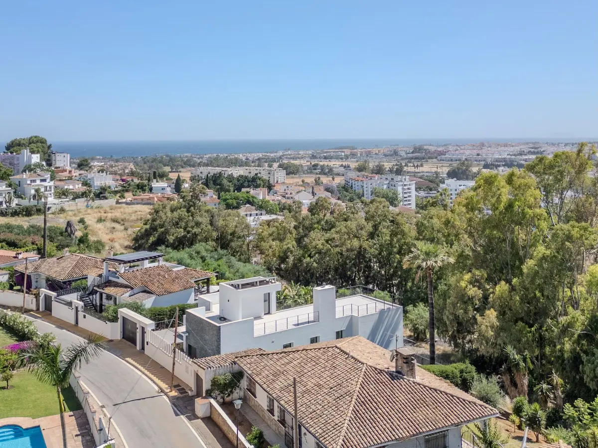 Detached Villa in Nueva Andalucía