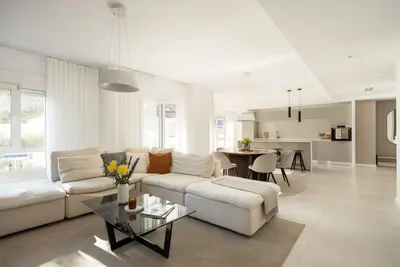 Beachside 4 Bedroom Duplex Penthouse in San Pedro