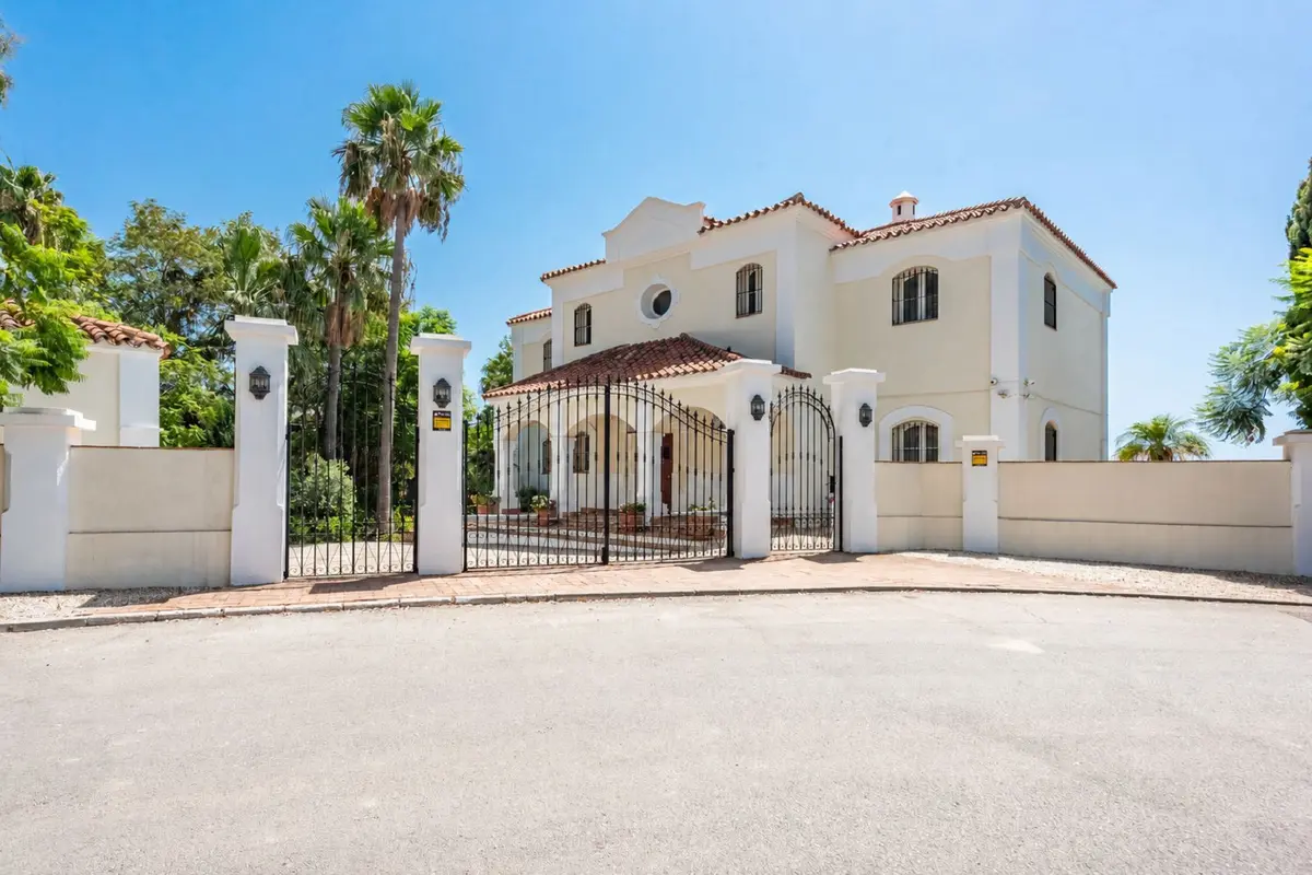 Detached Villa in Nueva Andalucía