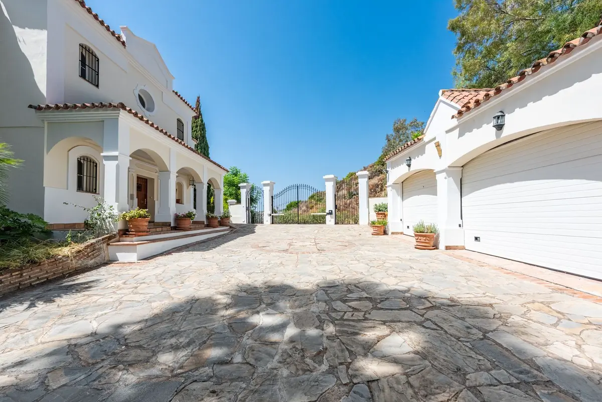 Detached Villa in Nueva Andalucía