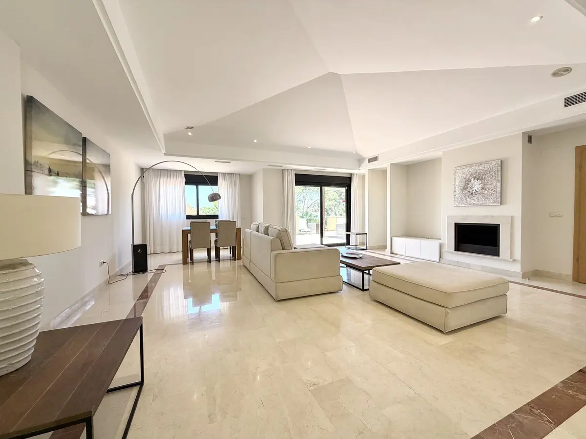 Top Floor Apartment in Puerto Banús