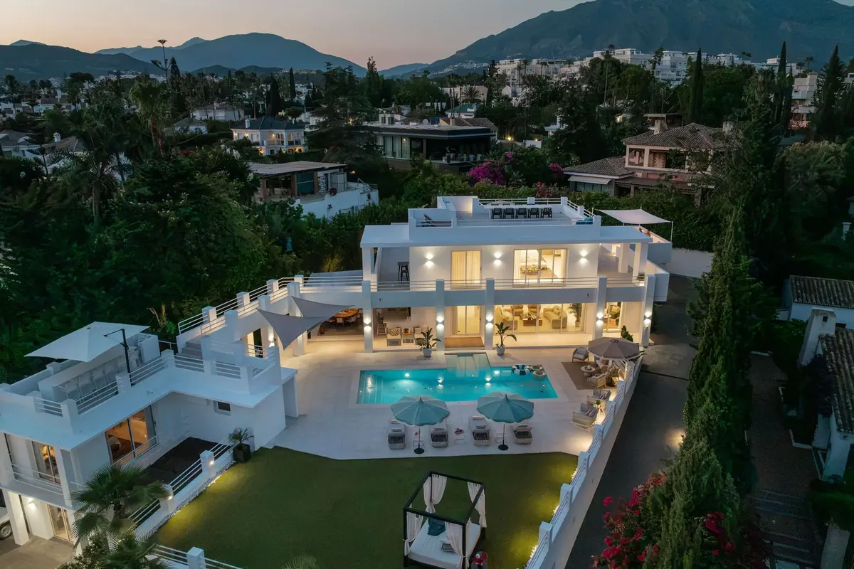 Detached Villa in Nueva Andalucía