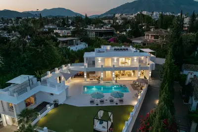 Mountain View 7 Bedroom Villa in Nueva Andalucía