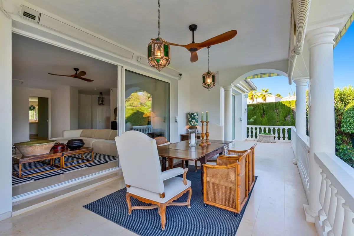 Detached Villa in El Paraiso