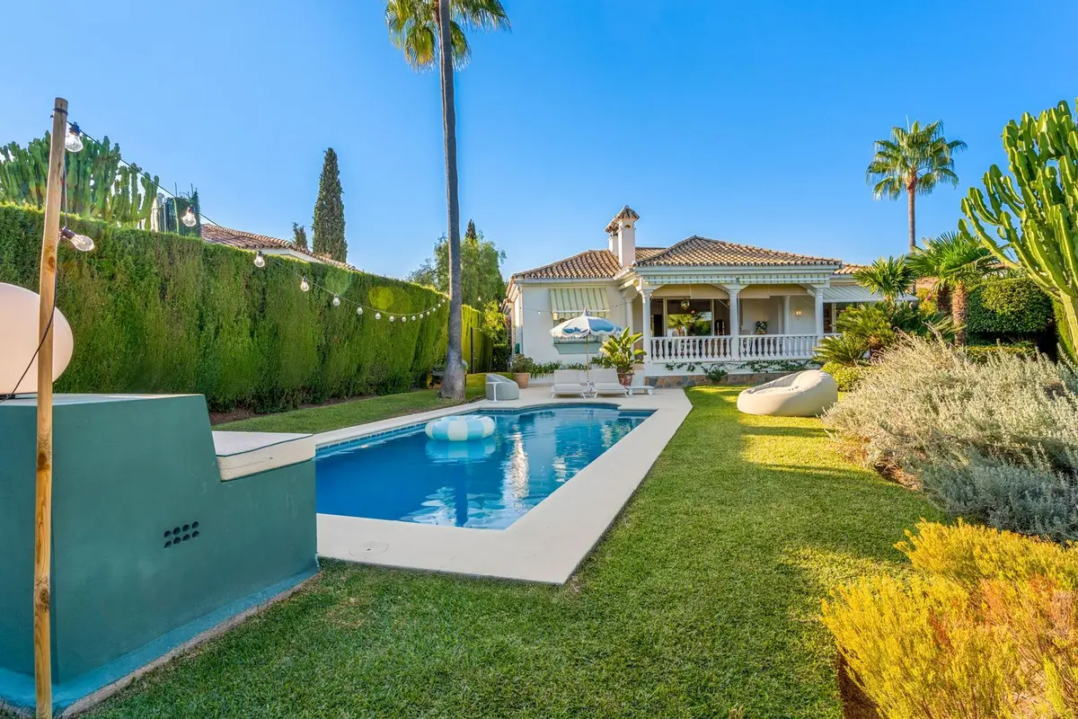 Detached Villa in El Paraiso