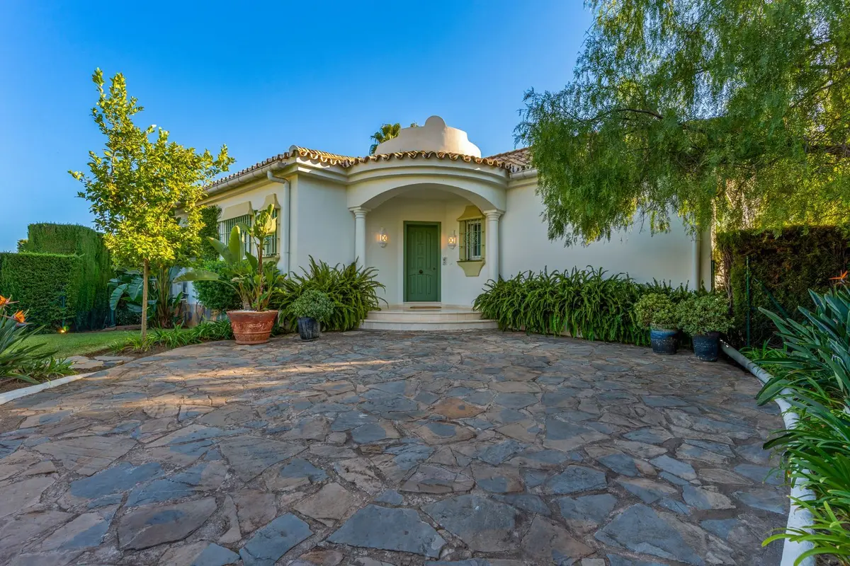 Detached Villa in El Paraiso