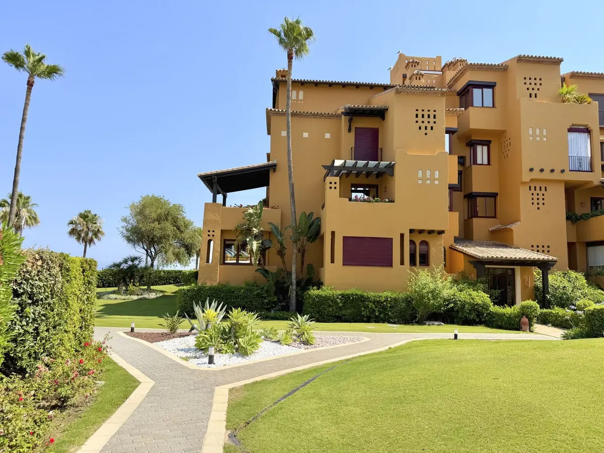 Middle Floor Apartment in Estepona
