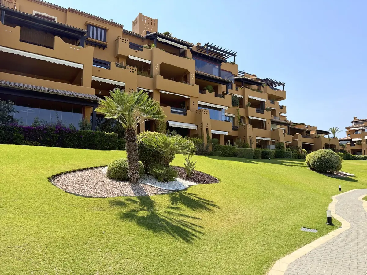 Middle Floor Apartment in Estepona