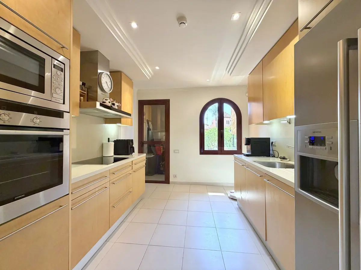Middle Floor Apartment in Estepona