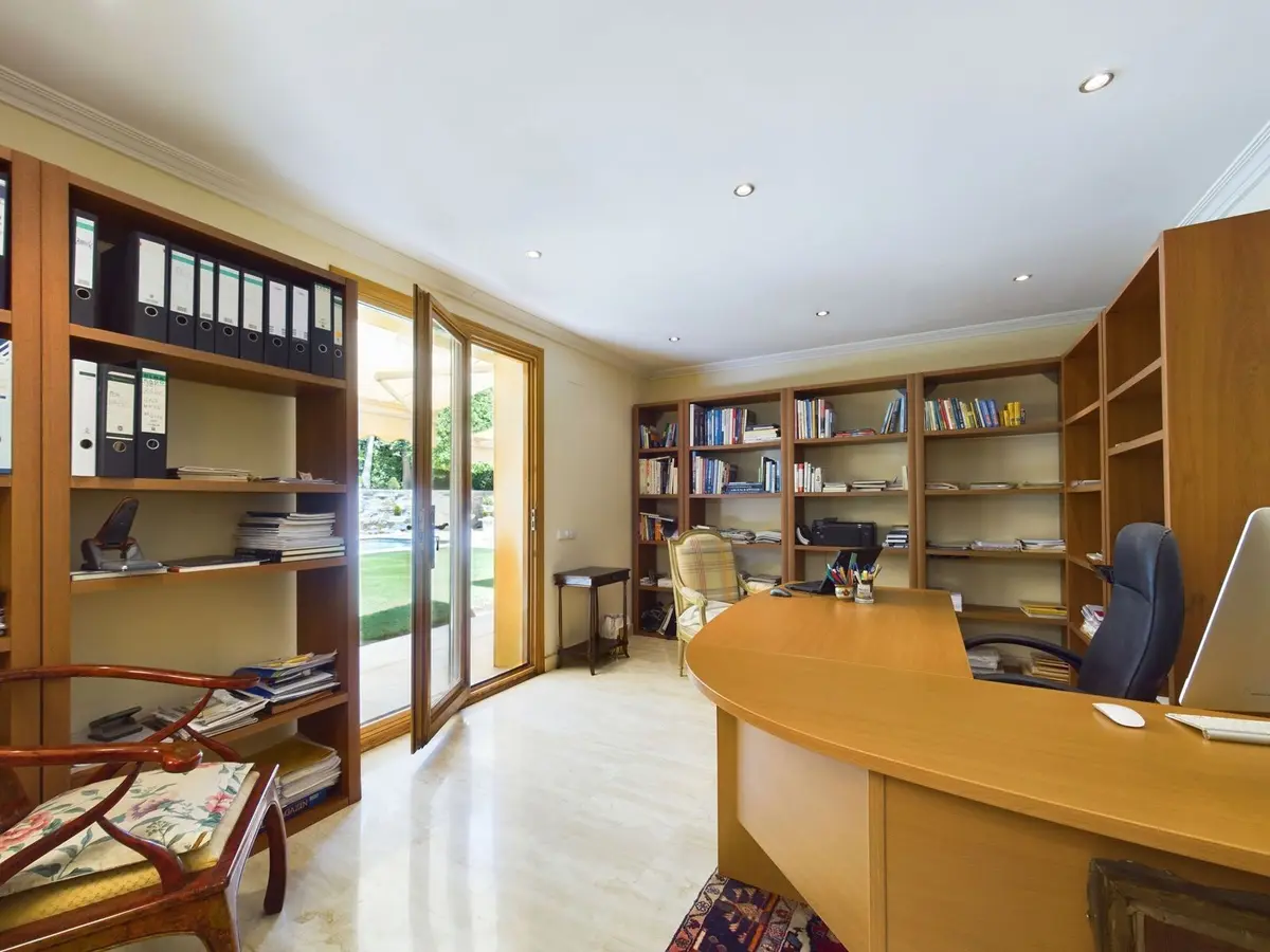 Detached Villa in Nueva Andalucía
