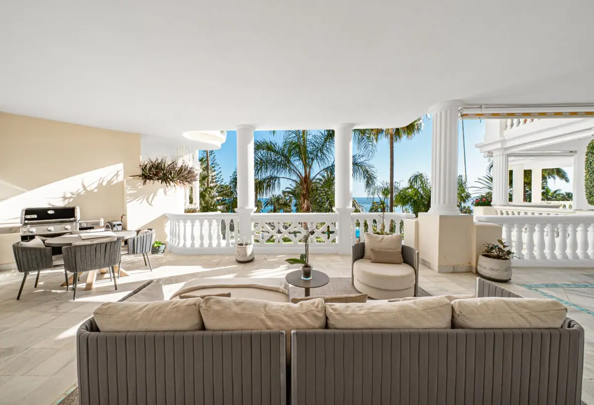 Middle Floor Apartment in Estepona