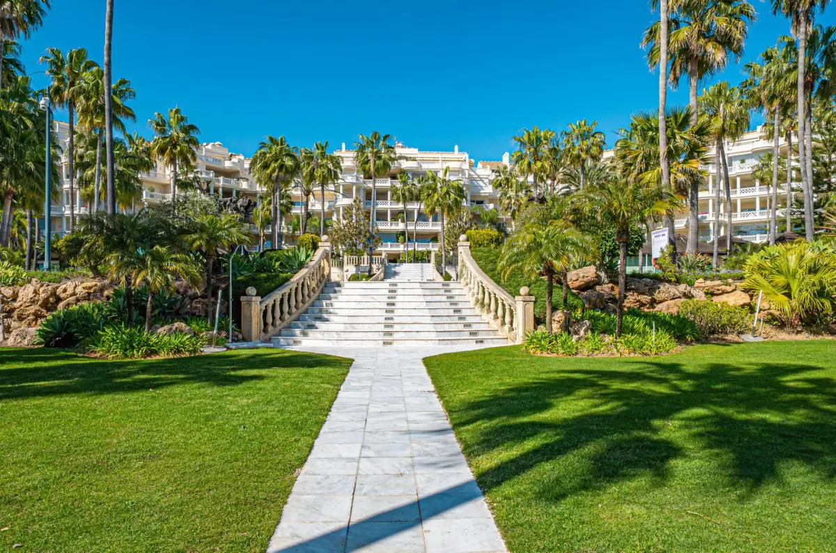 Middle Floor Apartment in Estepona