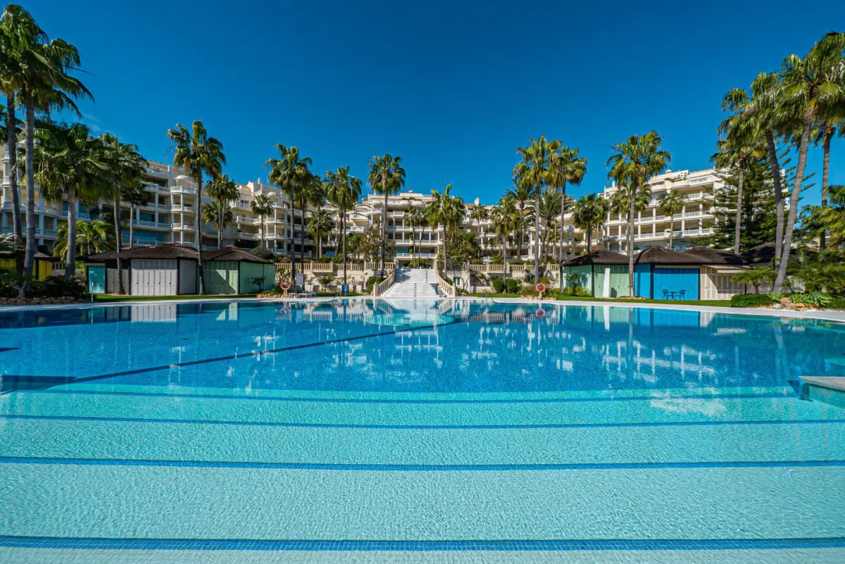 Middle Floor Apartment in Estepona