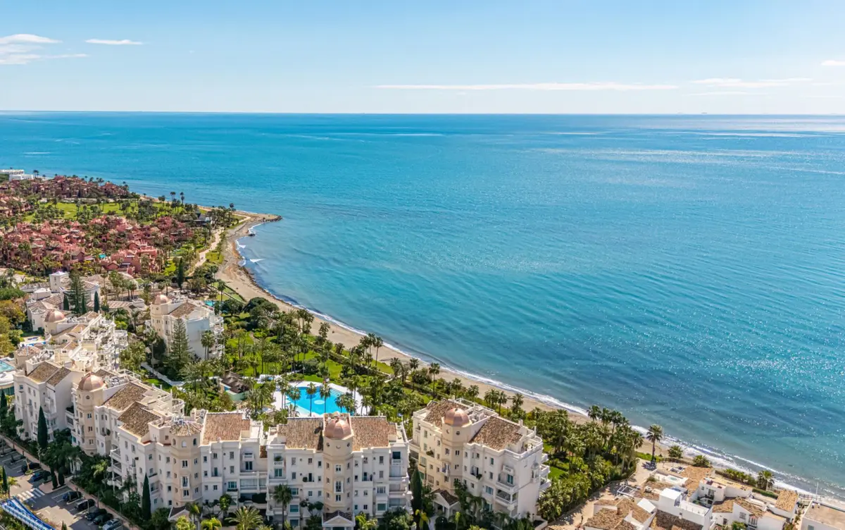 Middle Floor Apartment in Estepona