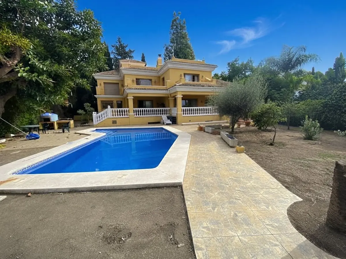 Detached Villa in Nueva Andalucía