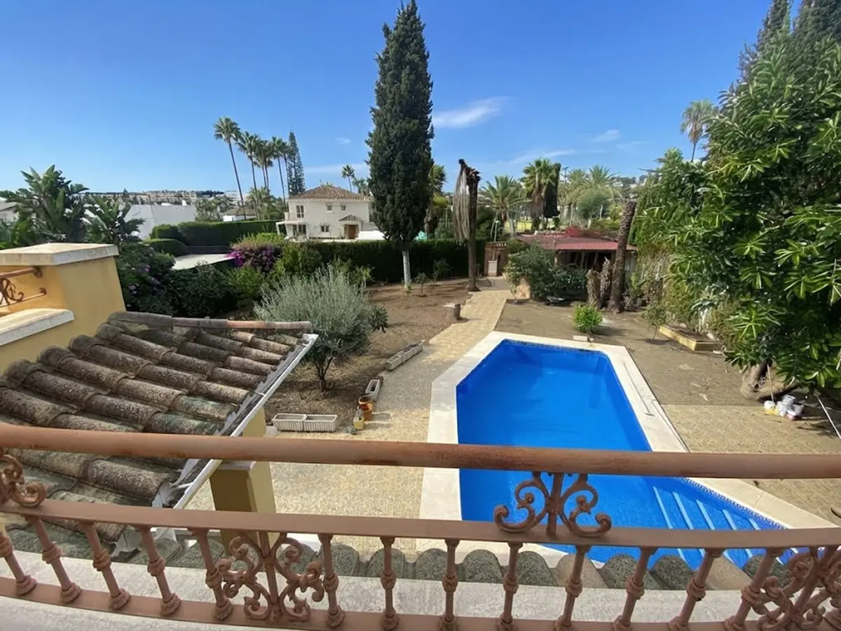 Detached Villa in Nueva Andalucía