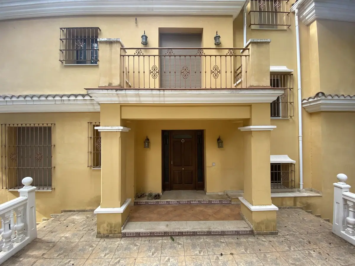 Detached Villa in Nueva Andalucía