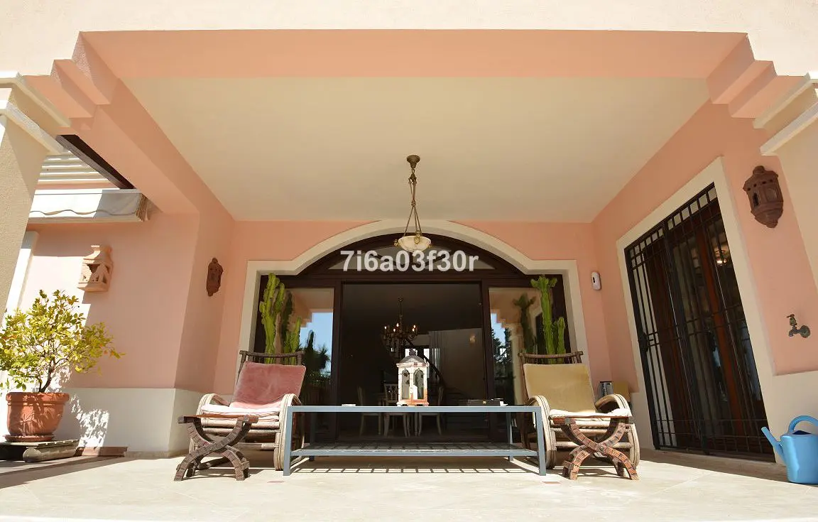 Detached Villa in Nueva Andalucía