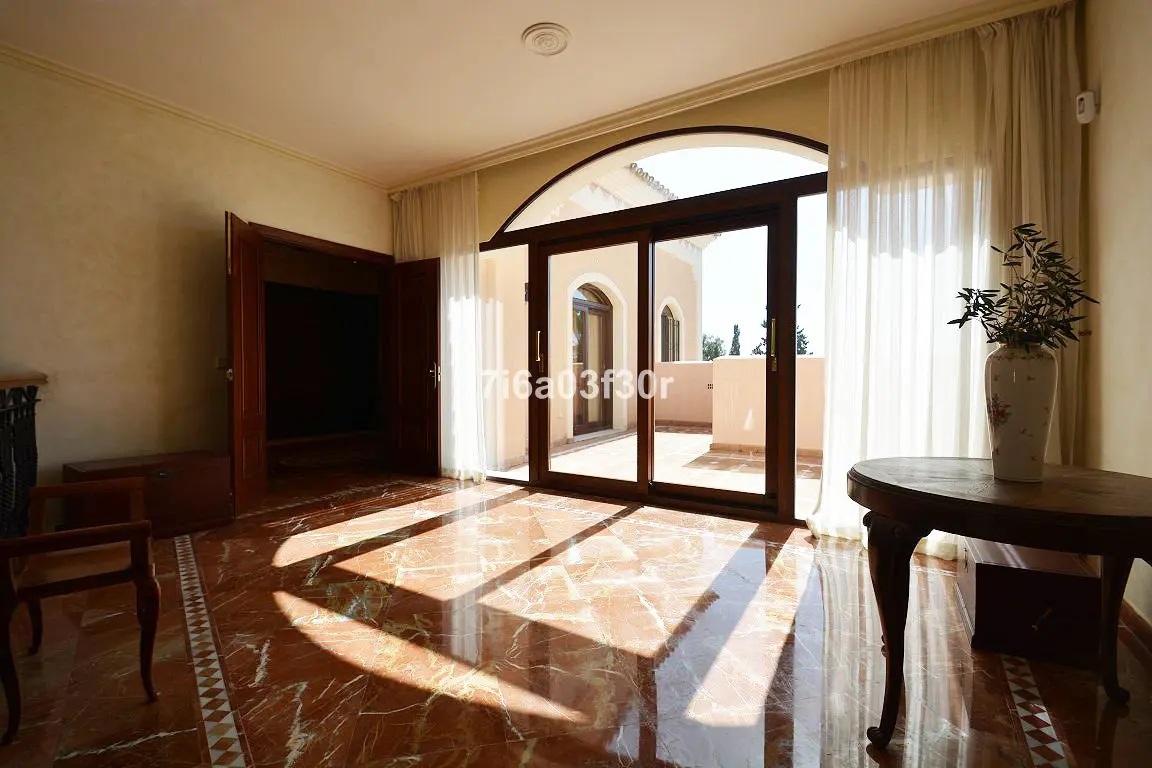 Detached Villa in Nueva Andalucía