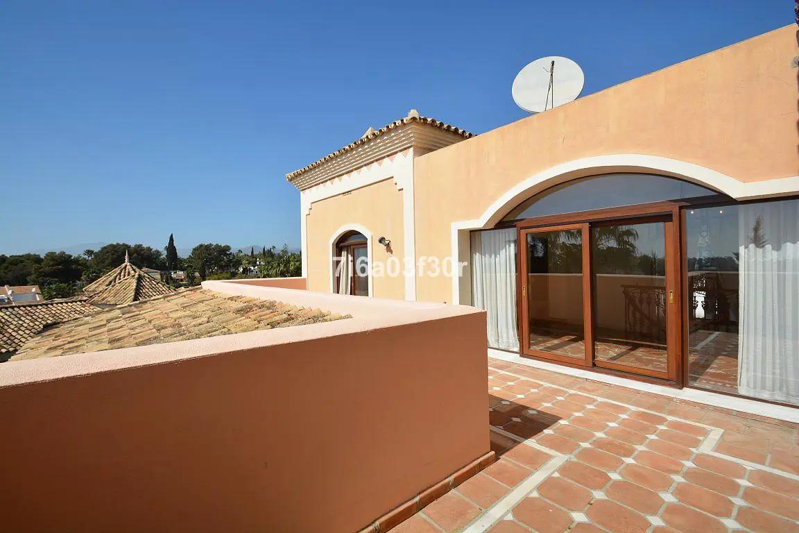 Detached Villa in Nueva Andalucía