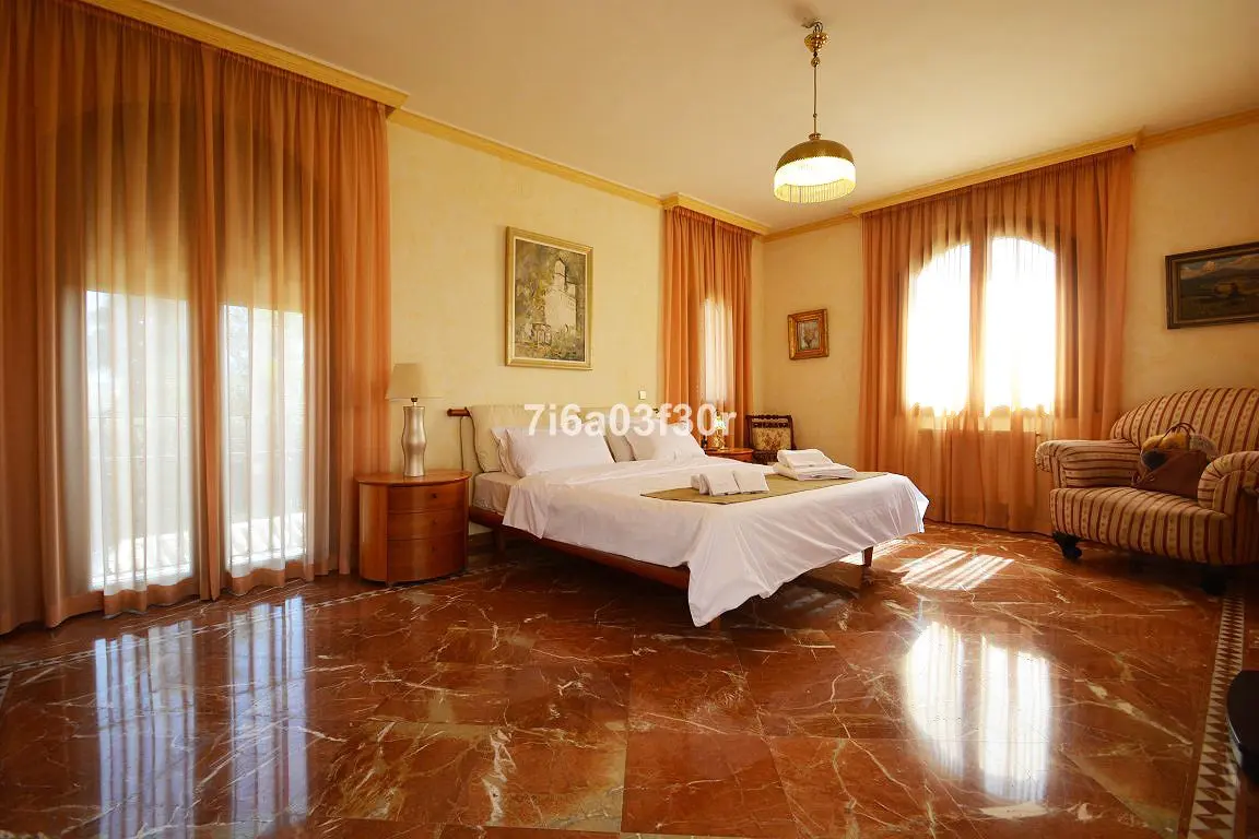 Detached Villa in Nueva Andalucía