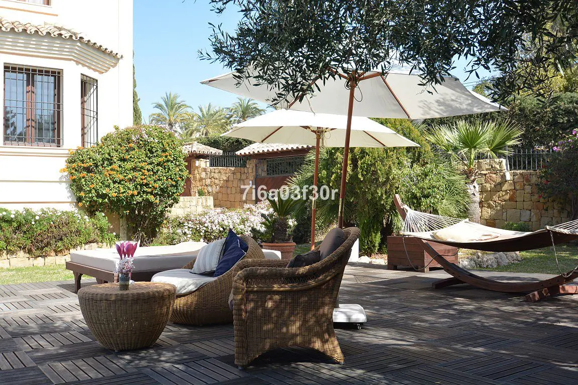 Detached Villa in Nueva Andalucía