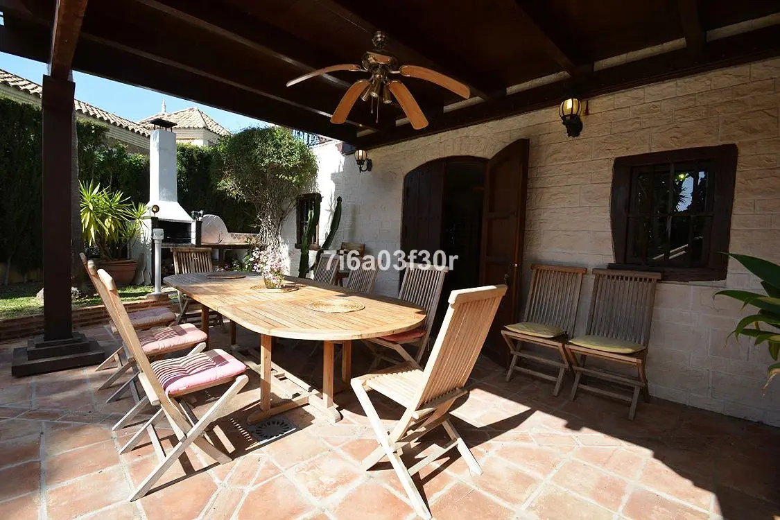 Detached Villa in Nueva Andalucía