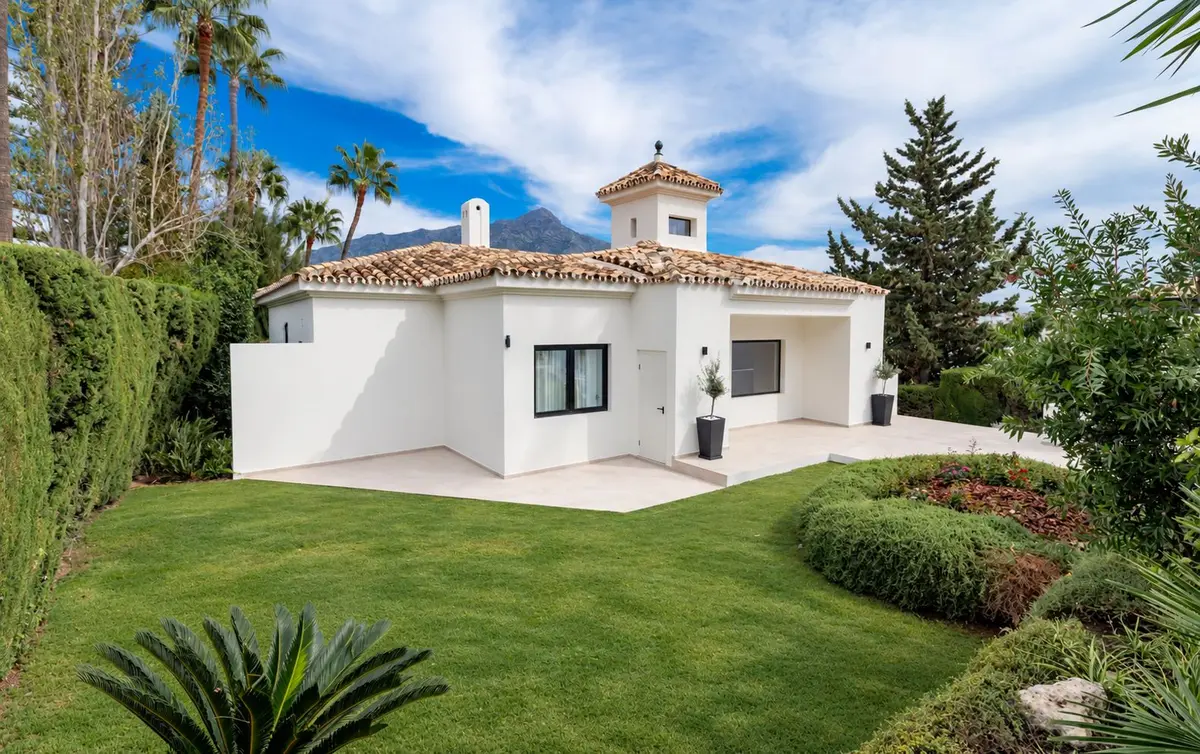 Detached Villa in Nueva Andalucía