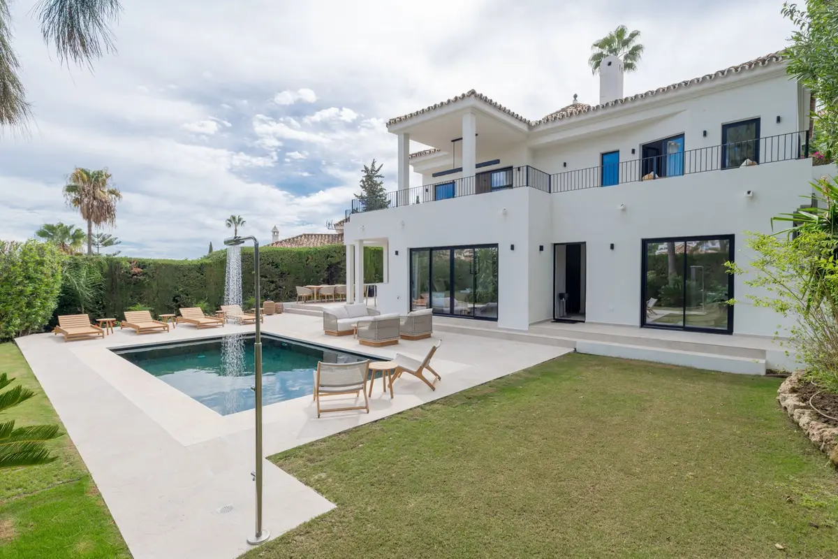 Detached Villa in Nueva Andalucía