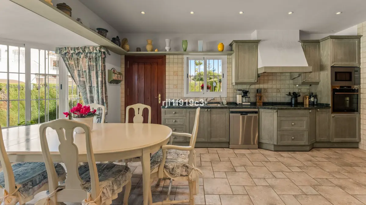 Detached Villa in Elviria