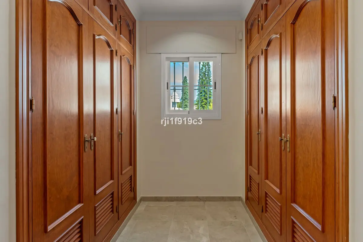 Detached Villa in Elviria