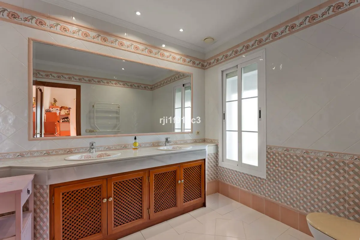 Detached Villa in Elviria