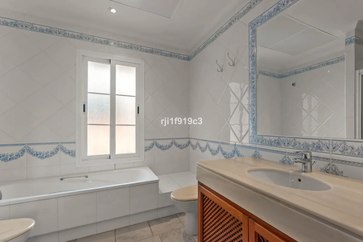 Detached Villa in Elviria