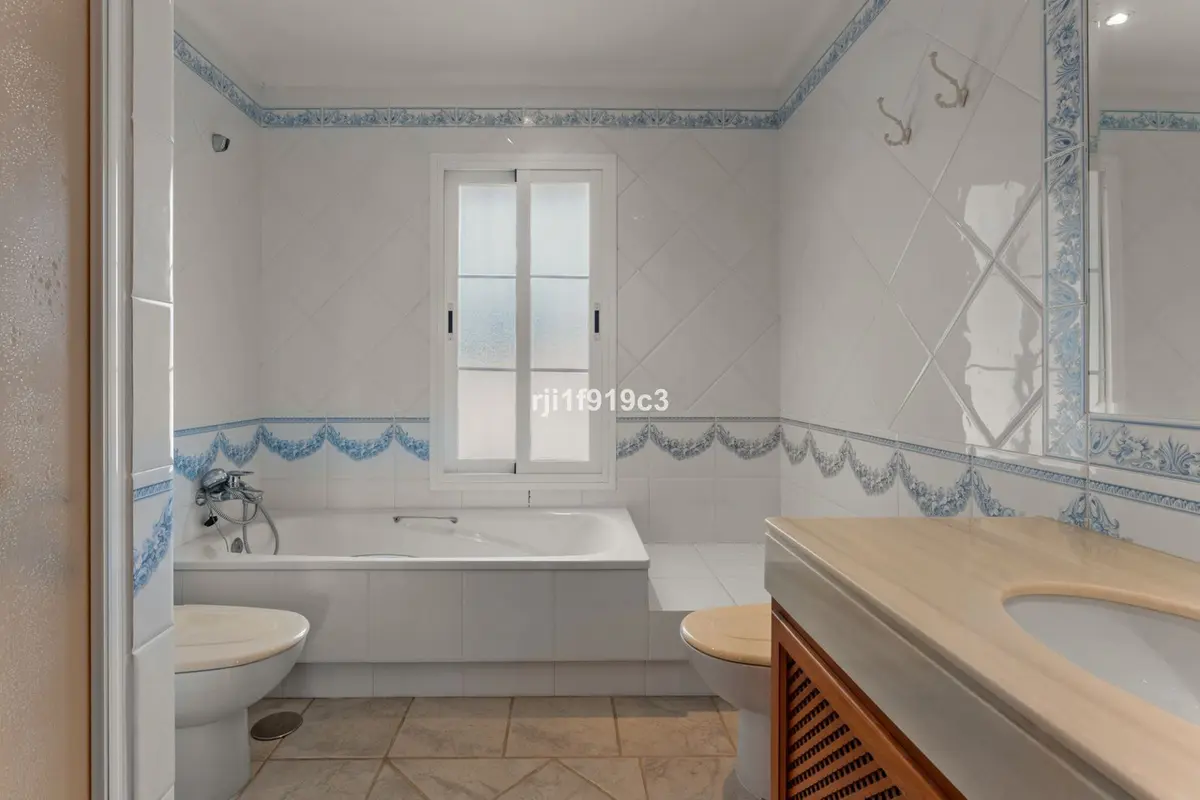 Detached Villa in Elviria