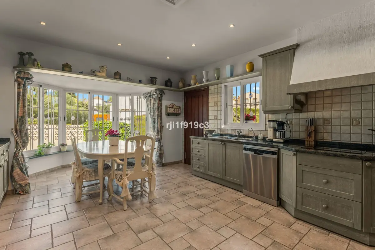 Detached Villa in Elviria
