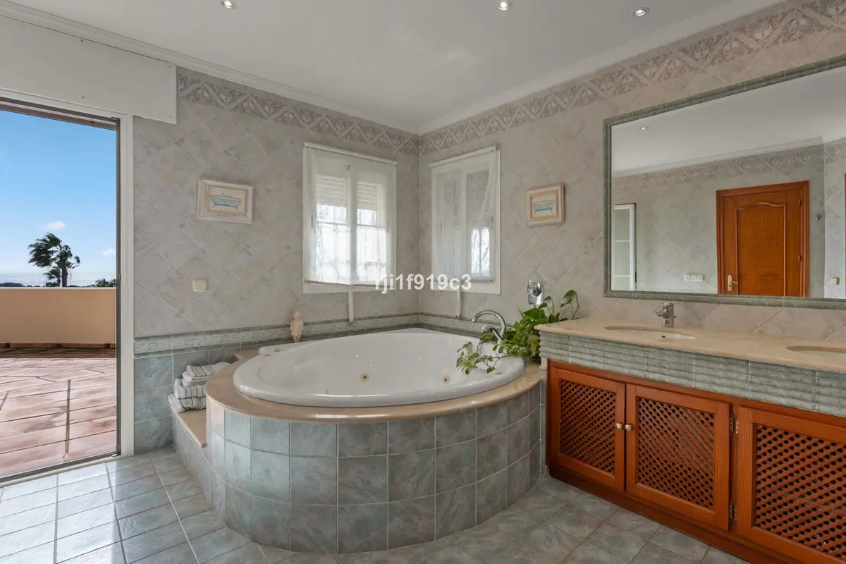 Detached Villa in Elviria