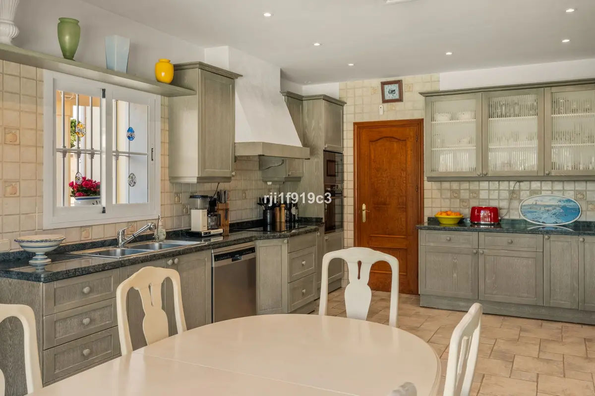 Detached Villa in Elviria