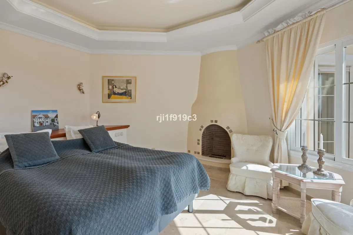 Detached Villa in Elviria