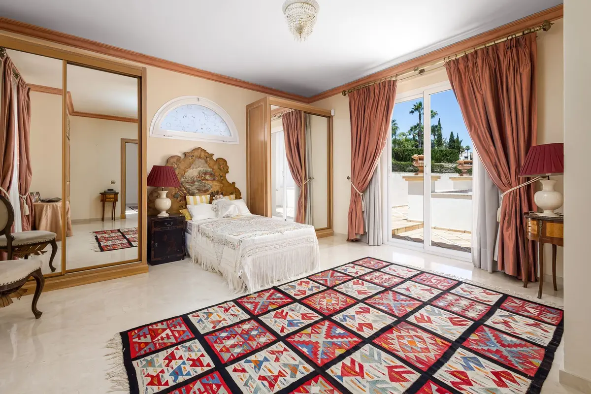 Detached Villa in El Paraiso
