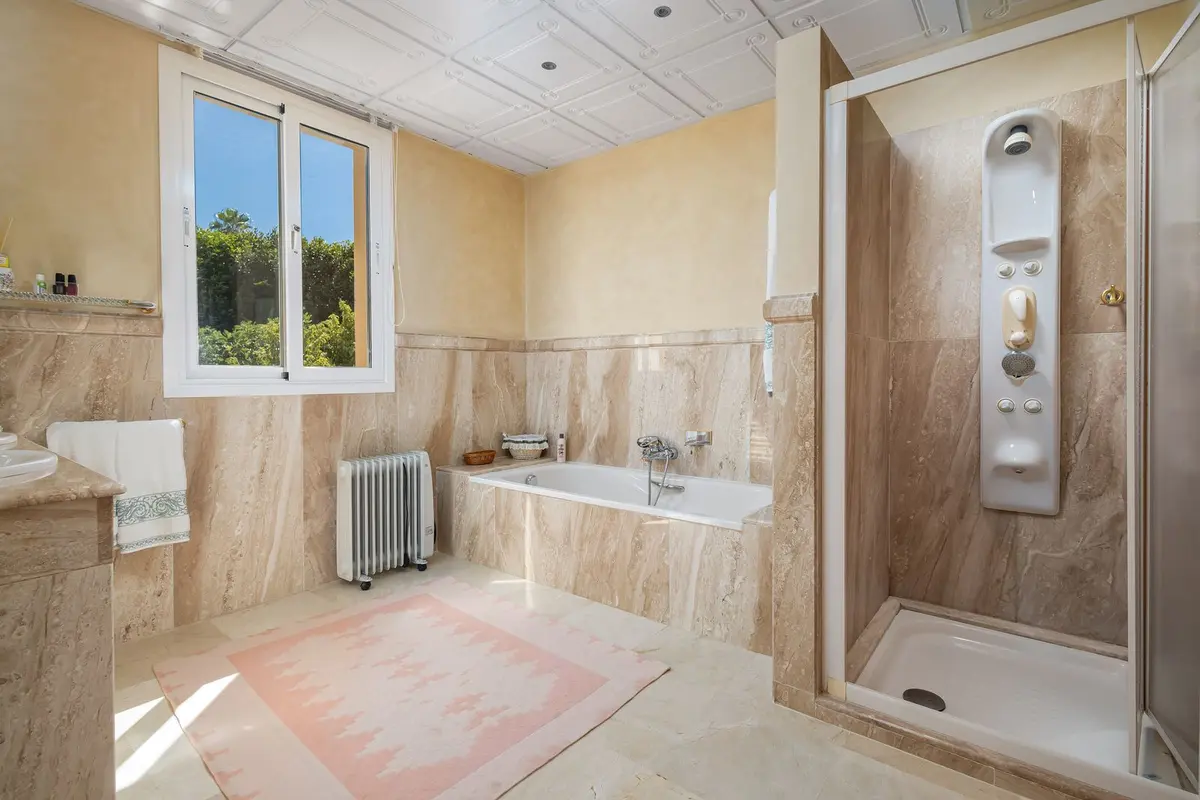 Detached Villa in El Paraiso