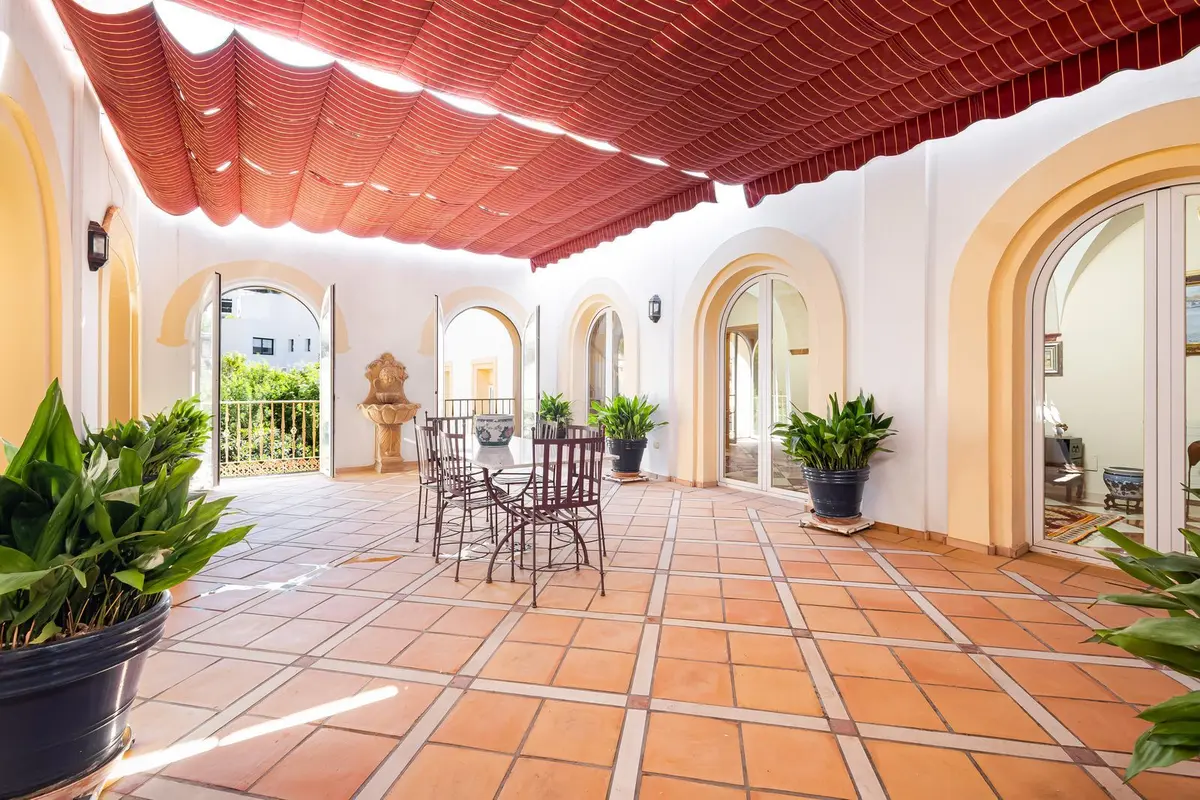 Detached Villa in El Paraiso