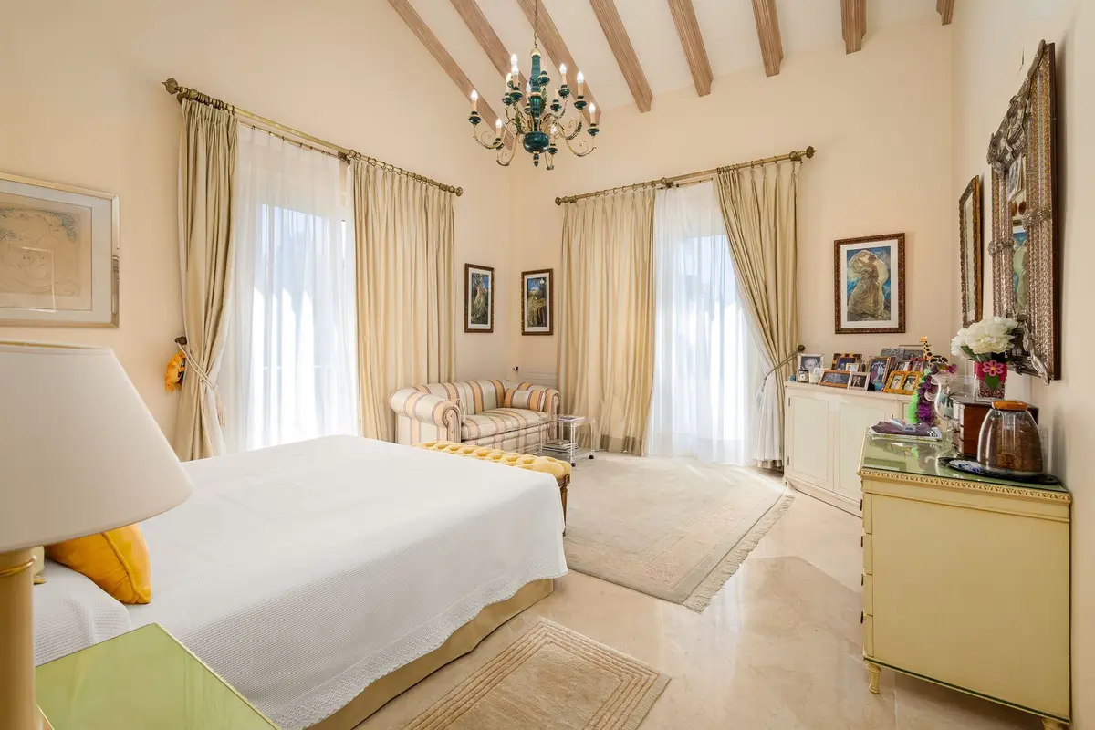 Detached Villa in El Paraiso