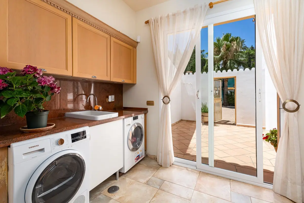 Detached Villa in El Paraiso