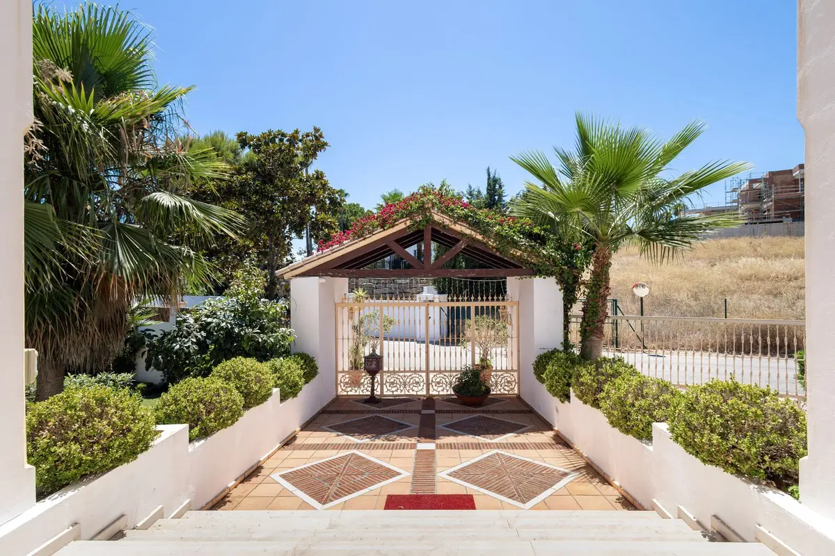 Detached Villa in El Paraiso