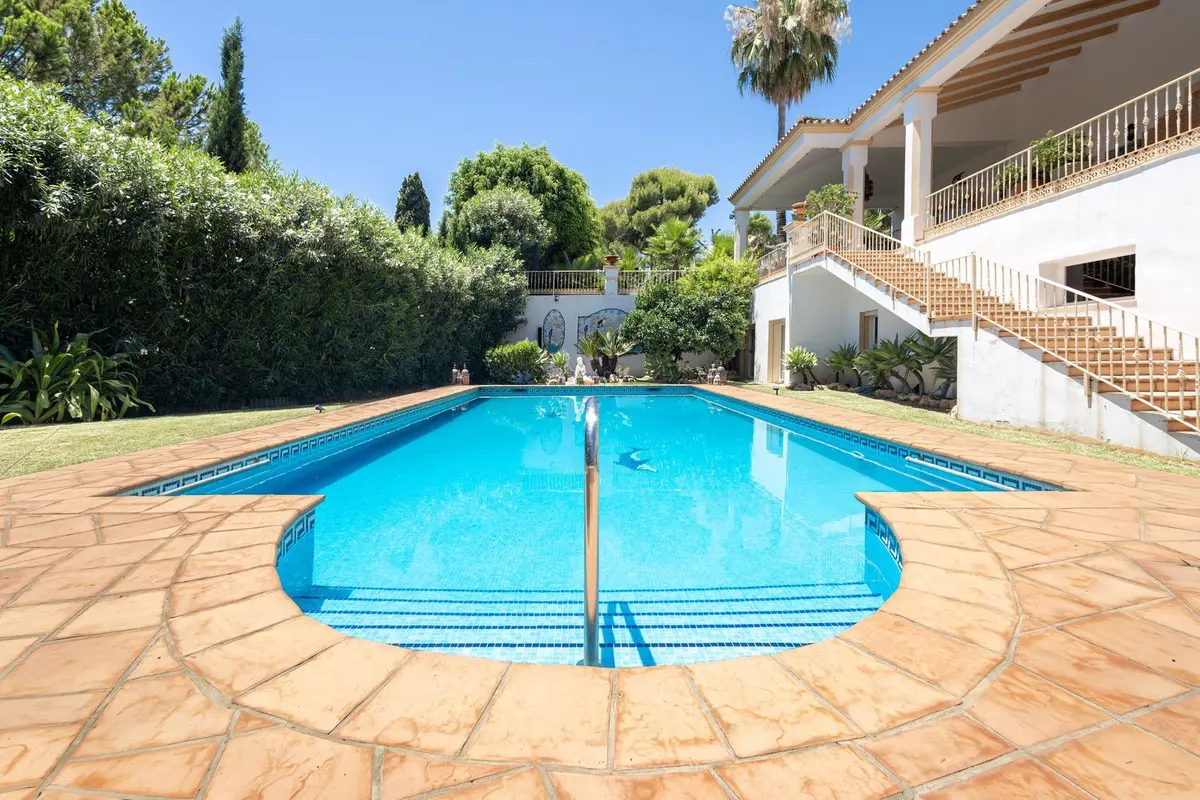 Detached Villa in El Paraiso