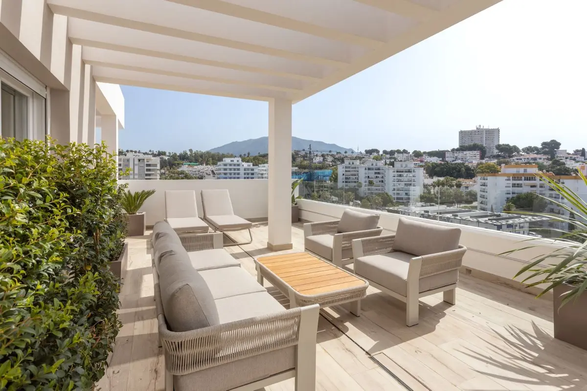 Middle Floor Apartment in Nueva Andalucía