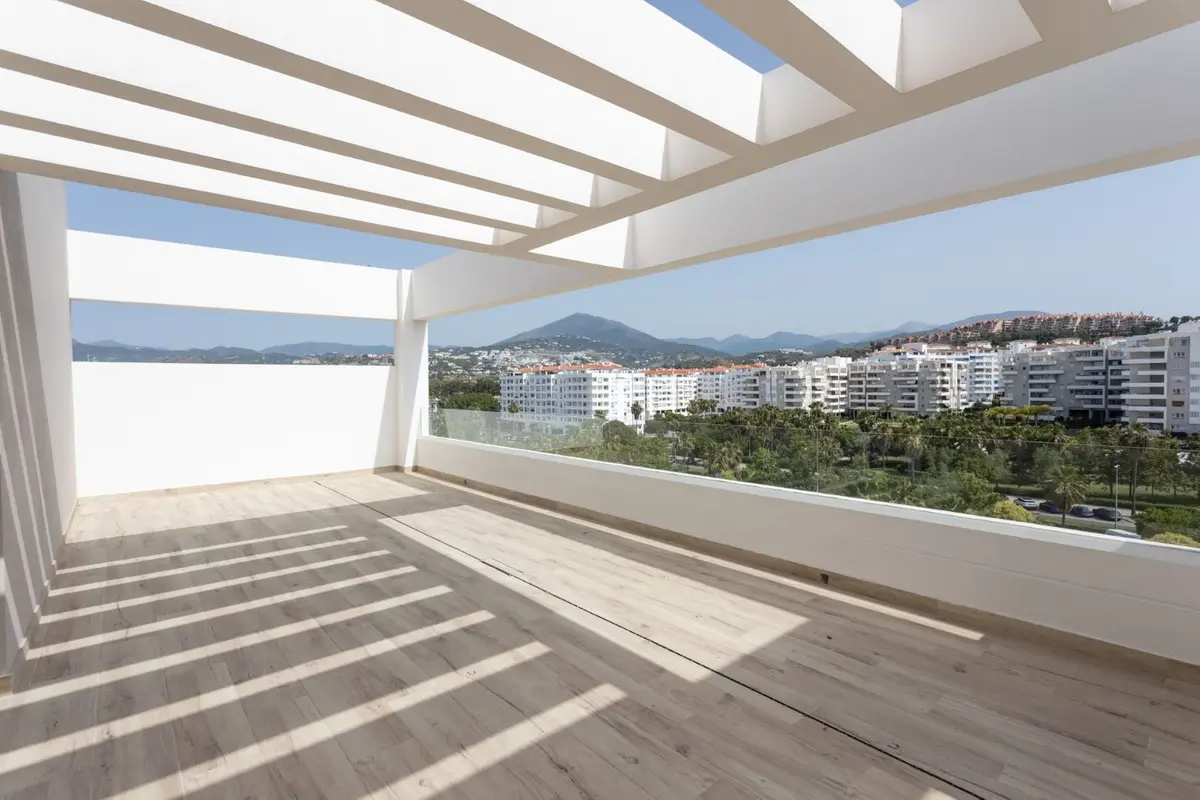Middle Floor Apartment in Nueva Andalucía