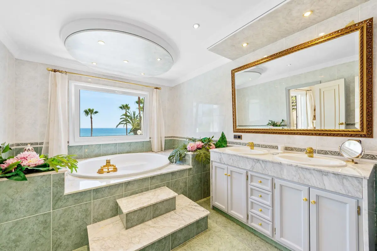 Detached Villa in Estepona