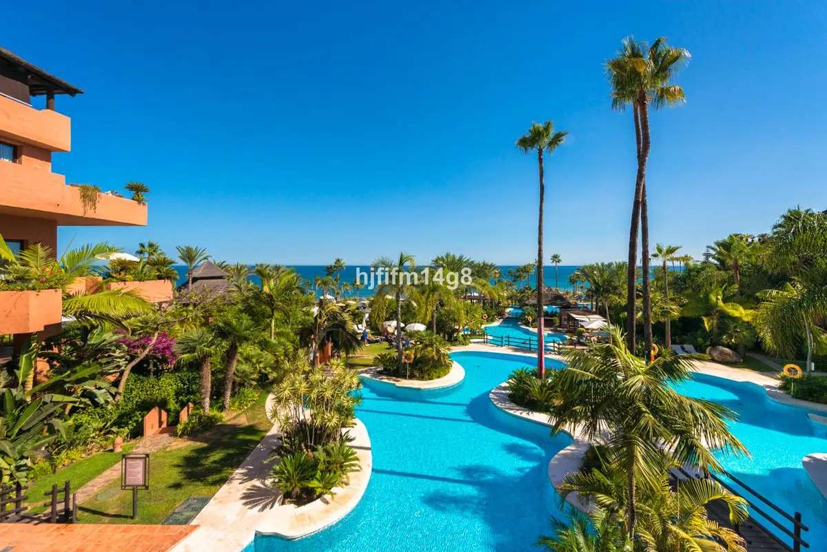 Middle Floor Apartment in Estepona